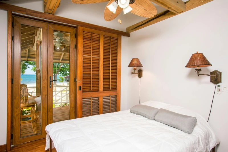luxury villa vs hotel 9