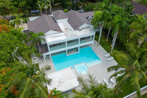 Villa Den - View 3